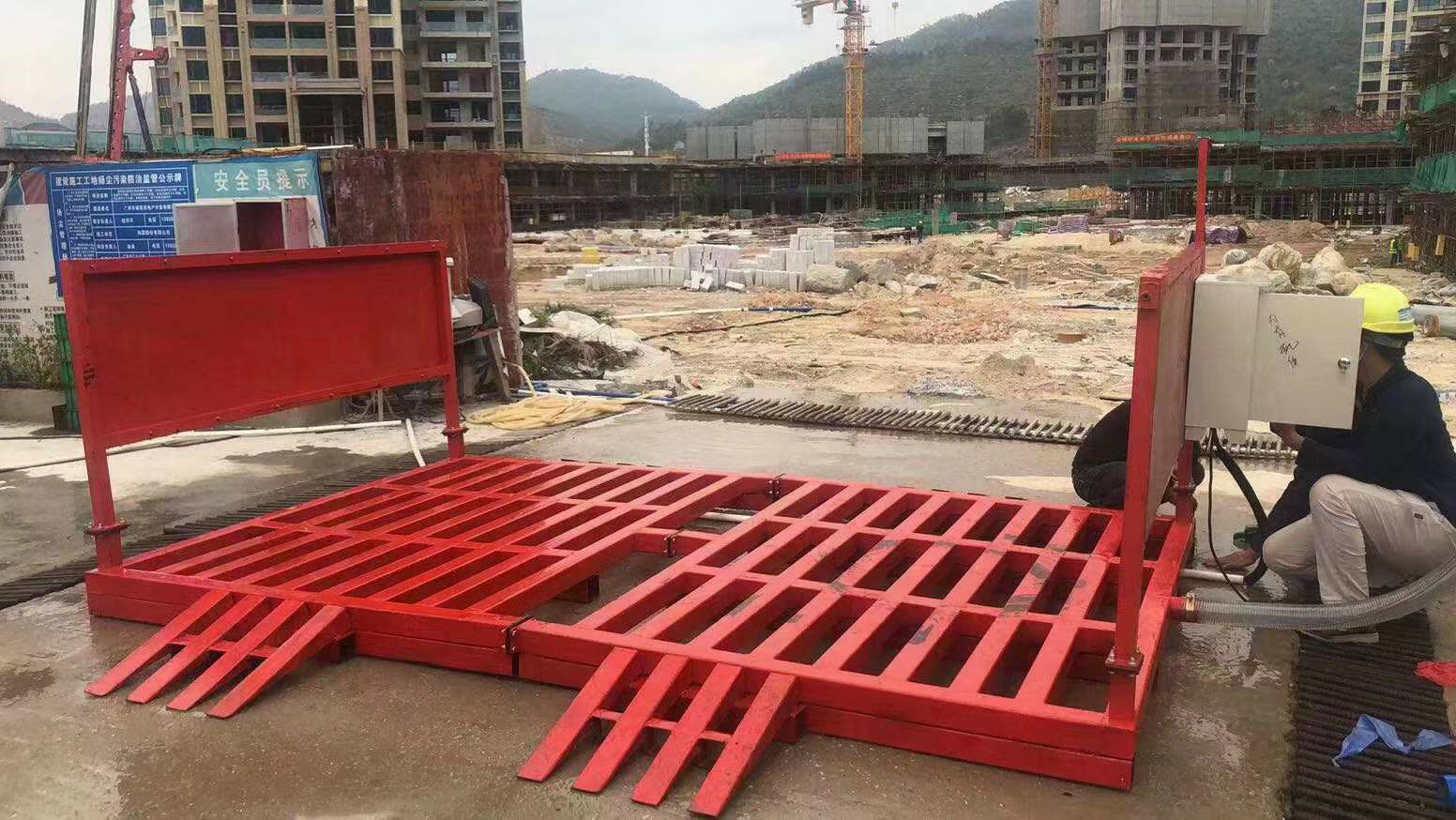 口碑好的工地工程洗轮机洗车平台全封闭洗车棚机构