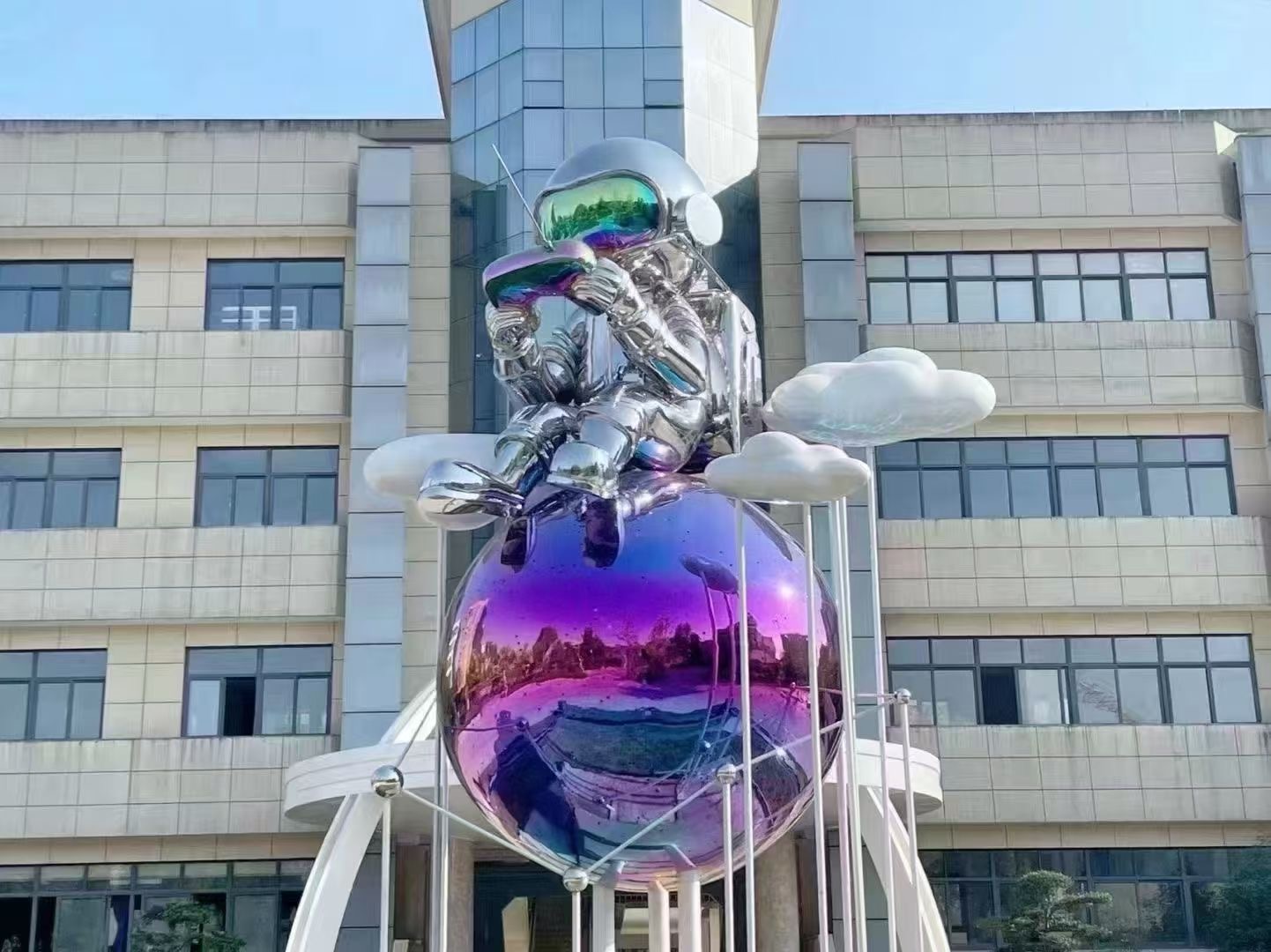 不锈钢雕塑报价会受哪些因素影响？